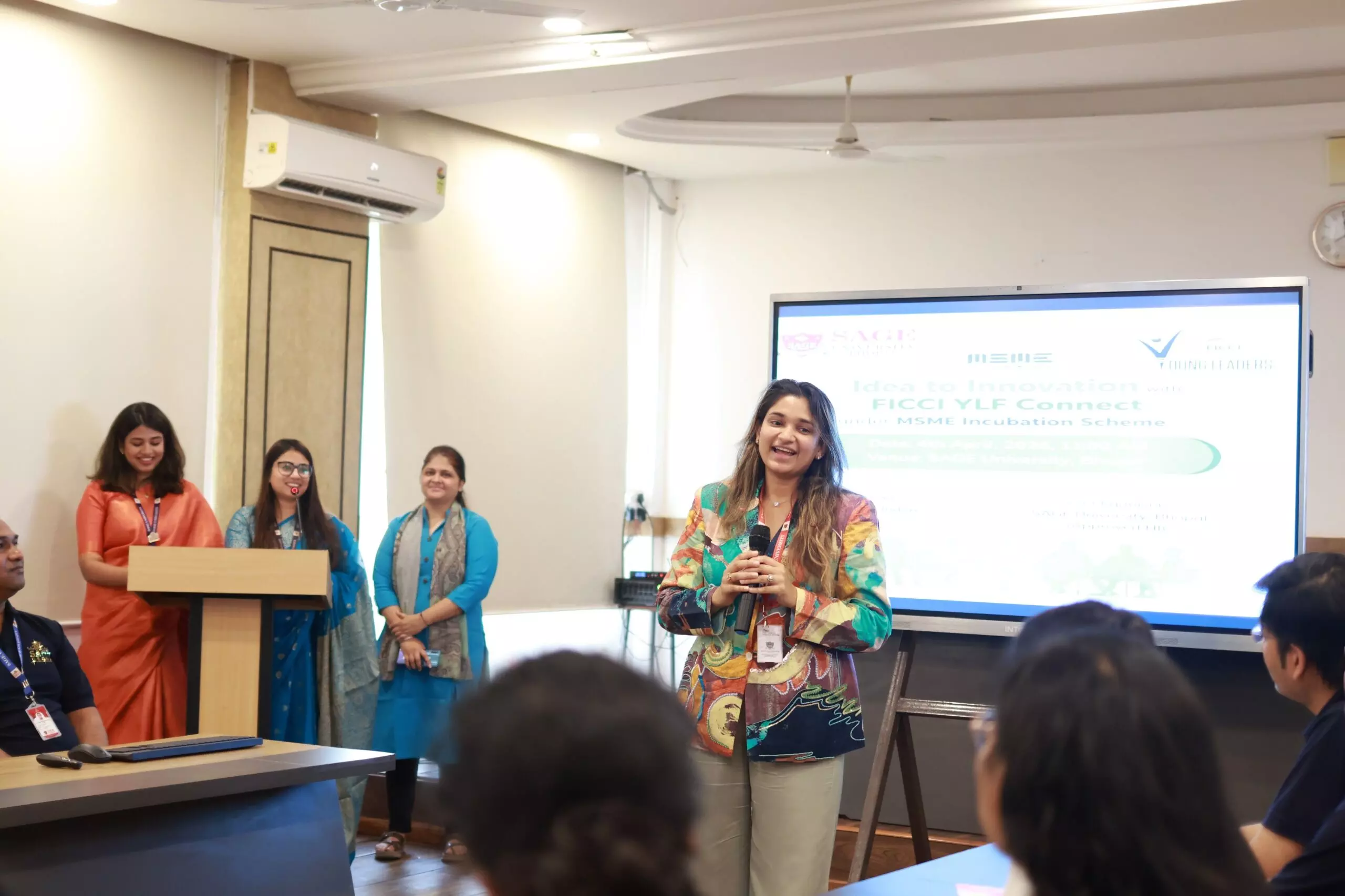 : सेज यूनिवर्सिटी भोपाल में 